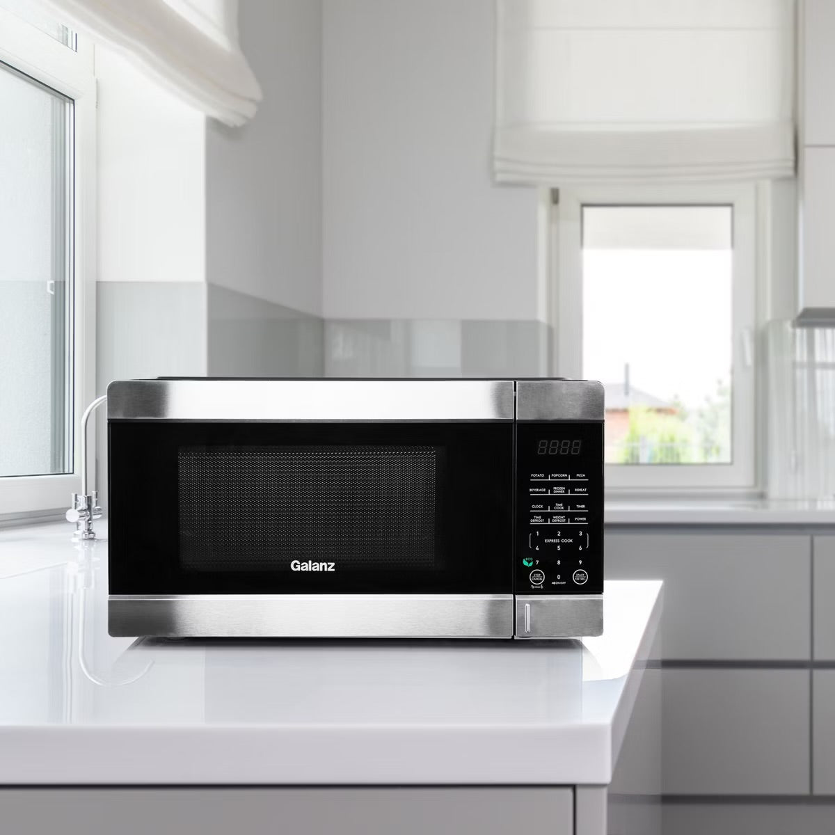 Galanz 0.9 cu ft 900W Countertop Microwave Oven in Black with One Touch Express Cooking